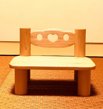 国産檜の幼児用椅子